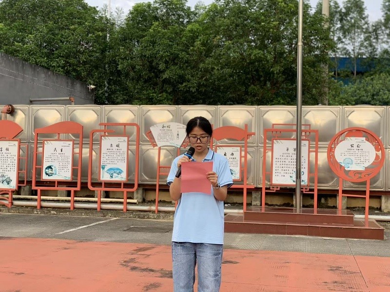 国旗下讲话.jpg